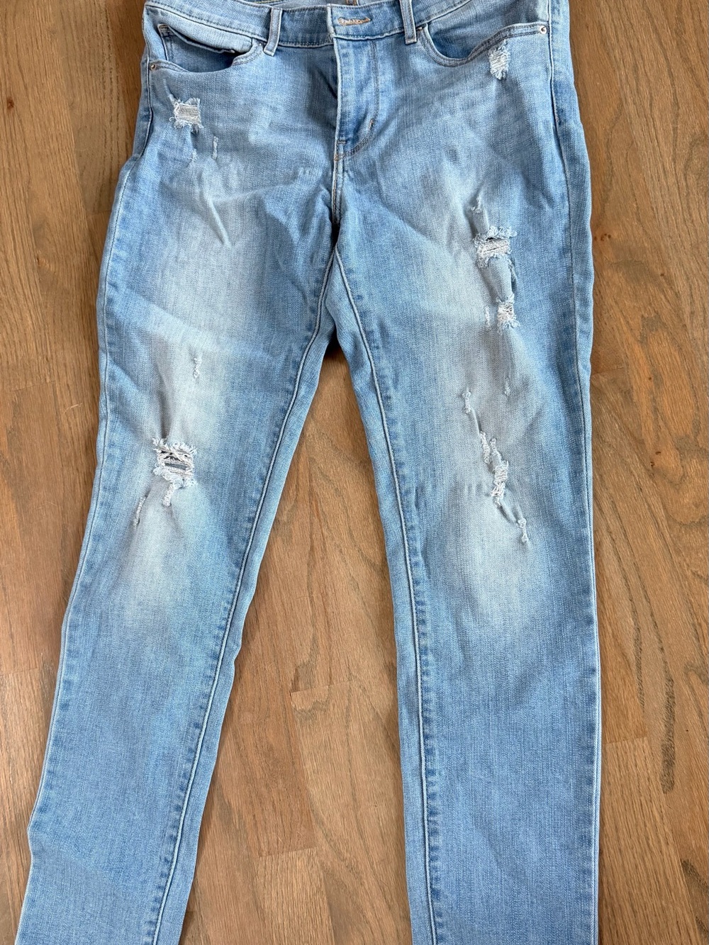Levi's Women's Light Blue Ripped Skinny Jeans